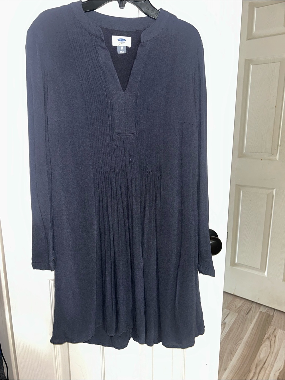 Old Navy Navy Pleated V‑Neck Long Sleeve Tunic Dress